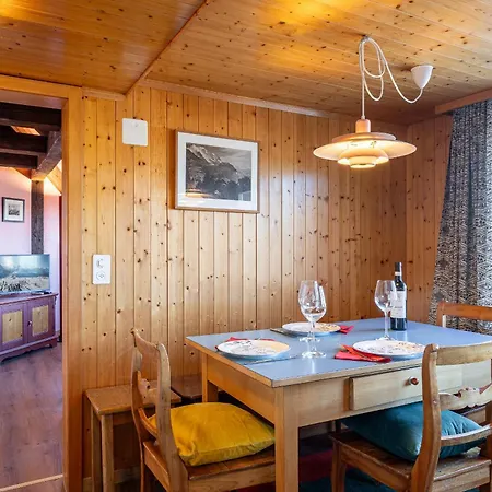 Schweizerhof Attic Apartment Wengen